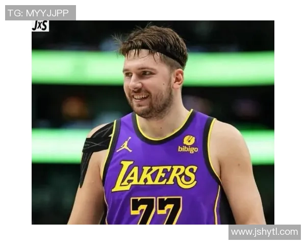 湖人狂喜再添新理由！东契奇交易创历史最赚，独行侠泪洒更衣室