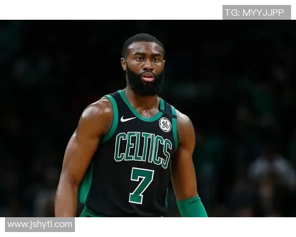 延续火热状态！布朗半场13中8高效砍下18分5助攻