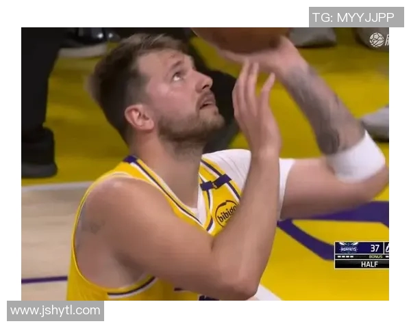 东契奇30+5+11！湖人22分大败，看数据：他是头号罪人！