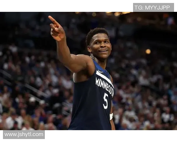 爱德华兹24分难阻森林狼半场落后老鹰