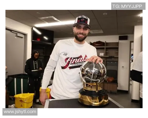 现在是替补主要得分点！凯莱布·乐福13中6贡献18分 其中三分8中4